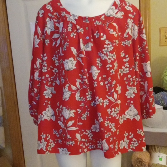 Adrienne Vittadini Tops - Floral top